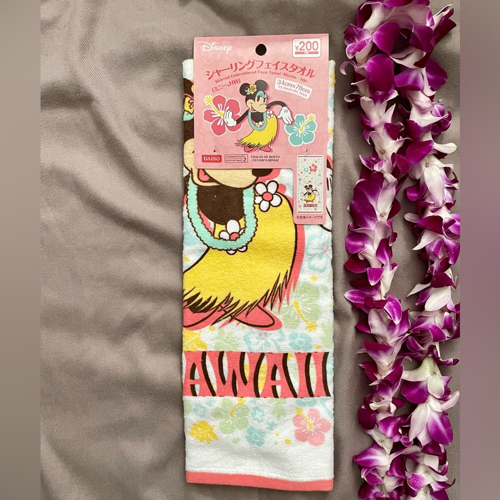 Disney Hawaii Aloha Minnie Mouse Face Towel